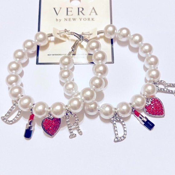 🔥🔥🆕 WHITE PEARL HOOP EARRINGS - Picture 3 of 3